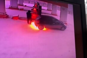 В Якутске на заправке загорелся автомобиль: мужчина чудом не пострадал