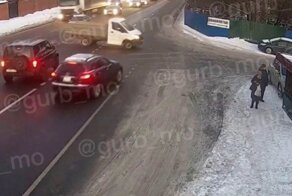 Касания не было — сам виноват: в Подмосковье водитель влетел в забор
