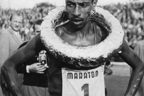 Великий босоногий марафонец