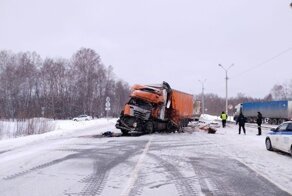 Авария дня.  Столкновение двух фур под Новосибирском