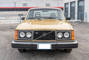 Volvo 244 DL 1980: Шведский танк