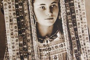 Такие разные невесты: подборка юных красавиц прошлого в национальных свадебных костюмах