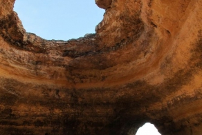 Пещерный пляж (10 фото)