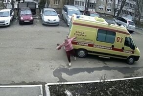 На Ставрополье невнимательный водитель скорой помощи сбил пенсионерку