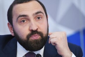 В Думе заявили, что уезжающих за границу госслужащих надо чипировать