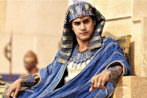 Почему в Древнем Египте правителя называли фараоном, а не императором или королём?