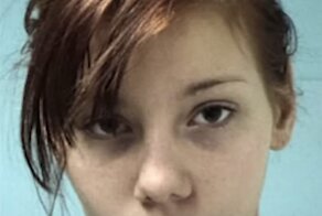 Папа плюс дочка и мама, выведенная за скобки: тёмная сторона удочерения