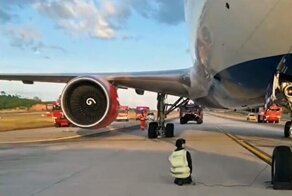 Пассажиры рейса Пхукет - Москва сняли на видео как лопаются покрышки у их самолёта