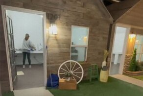 Начальник переделал офис, построив каждому сотруднику мини-дом