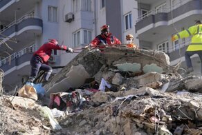 Под завалами в Турции оказалась семья москвичей