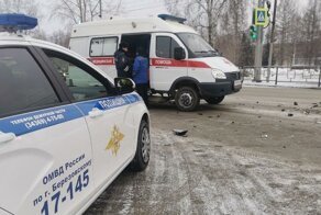 «На запрещающий жёлтый сигнал светофора»: ДТП с участием машины скорой помощи в Берёзовском