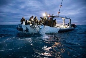 ВМС США опубликовали кадры с выловленным из океана китайским аэростатом