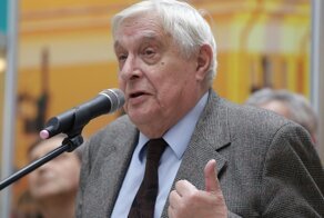 «Я считаю, что это полнейшее безобразие!»: Олег Басилашвили заступился за уволенную из «Современника» Лию Ахеджакову