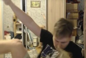 "Почитай Высоцкого!": отец швырнул томиком стихов в геймера, прервав его стрим