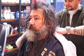 Удивительное преображение: стилист превратил бездомного мужчину в красавца