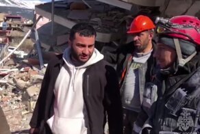 Жители разрушенного дома в Турции похвалили российских спасателей за смелость