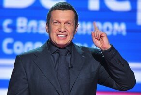 "И даже ноготочки": эпатажные фото сына Владимира Соловьёва взбудоражили соцсети