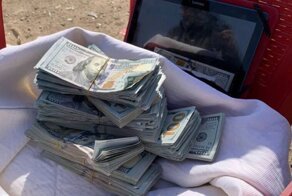 Российские спасатели в Турции нашли под завалами кастрюлю с $150 тыс. и отдали деньги полиции