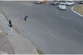 Отлетевшее колесо чуть не покалечило девушку