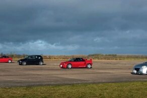 Трёхцилиндровая турбо-симфония: крошечные кей-кары сразились в самой медленной гонке