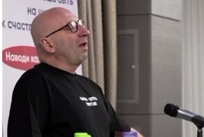 "Градус повышался!": психолог Сатья попытался оправдаться за избиение поклонницы, у которой были причины вести себя неадекватно