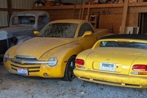 Этот Chevrolet SSR 2005 года выпуска, который провёл в сарае 18 лет, никогда не был на мойке