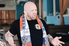 «Не хочу иметь ничего общего с Америкой». Джефф Монсон отказался от паспорта США