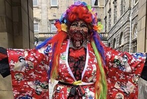 Самая пирсингованная женщина в мире хочет большего