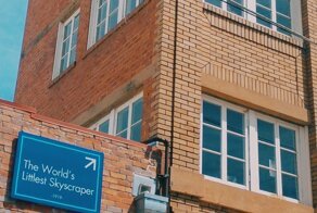 Сколько этажей у самого маленького небоскрёба в мире