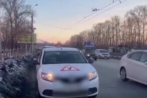 В Хабаровске лишённый прав дедушка дал порулить авто восьмилетнему внуку и попал на видео