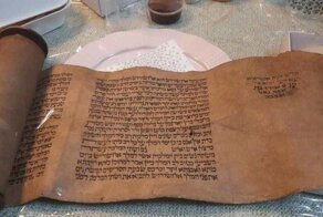 Израильские спасатели контрабандой вывезли из Турции уникальный свиток - часть Торы