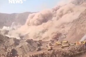 Обрушение грунта на угольном карьере в Китае попало на видео