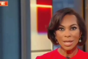 В США «Лего» представила новые «инклюзивные» фигурки для своего конструктора: одна с синдромом Дауна, вторая - без ноги