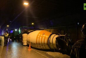 В Лефортовском тоннеле Москвы бетономешалка на полном ходу снесла легковушки, а на трассе М-11 столкнулись более 40 автомобилей