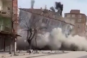 Очередное землетрясение в Турции обрушило ранее повреждённые дома