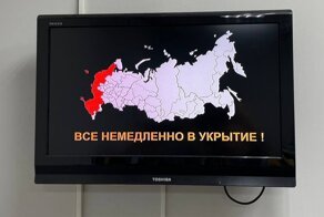 «Все в укрытия»: хакеры вновь взломали российские телеканалы и радиостанции