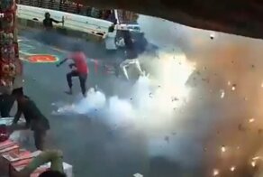 В Индии взорвалась грузовая рикша с пиротехникой