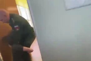 «Я его не бил, а просто вытаскивал»: на столичного педагога завели уголовное дело за драку с учеником