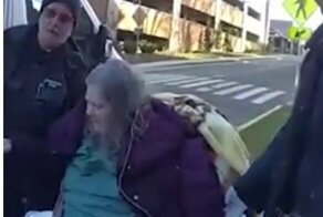 В США совравшую про страховку женщину со сломанной ногой и инсультом выгнали из больницы