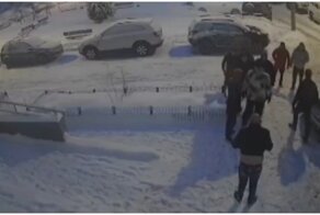 Конфликт детей перерос в драку взрослых во дворе
