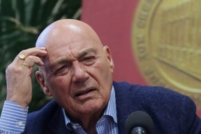 «Мне стыдно за то, что они делают»: Владимир Познер рассказал о том, что мир катится к ядерной войне