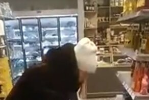 "Она безразмерная!": продавцы "Пятёрочки" ужаснулись количеству наворованного милой на вид женщиной