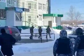 "Я сделаю то, что должен": в Нижневартовске сотрудник мэрии взял в заложники ребёнка и начал стрелять