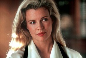 "Это не Микки Рурк?": фанаты удивились тому, как сейчас выглядит Ким Бейсингер