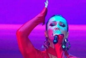 Витас отдыхает: Бузова на сцене поразила зрителей голосом