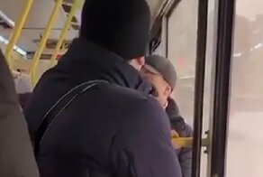 В Питере мигрант справил нужду прямо в автобусе