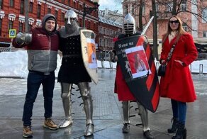 Пара из Москвы решила спор о женитьбе рыцарским поединком