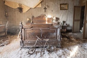 Фотограф показал заброшенный фермерский дом на юге Франции