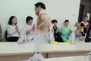 «Тарзан пришёл к вам»: чиновники из Тверской области замутили стриптиз на 8 марта