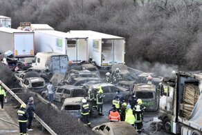 Настоящий "кармагеддон" случился в Венгрии: массовое дтп с пожаром